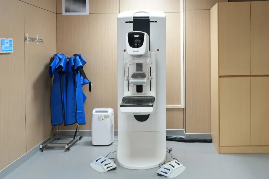 乳腺精准筛查「利器」来了!广西自贸区医院豪洛捷高端断层钼靶机正式启用