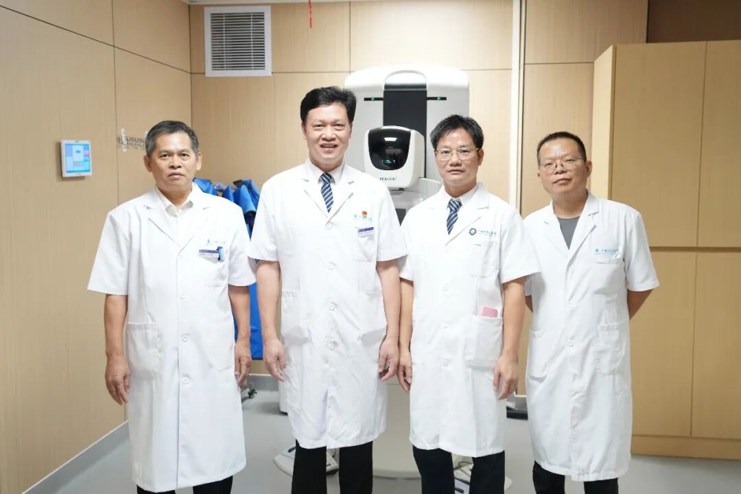 乳腺精准筛查「利器」来了!广西自贸区医院豪洛捷高端断层钼靶机正式启用