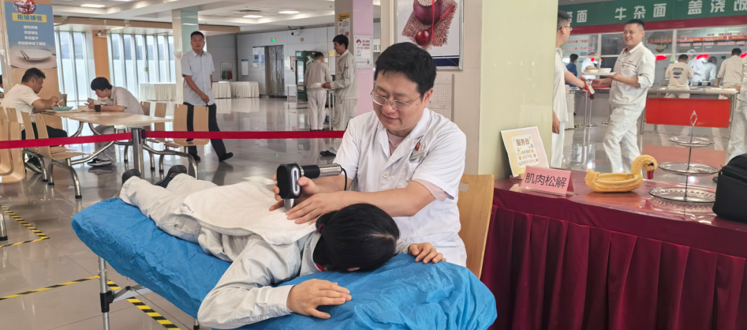 服务职工450余人次 !我院“郭永昌劳模医疗团队”走进企业一线开展“劳模助企行”系列义诊活动