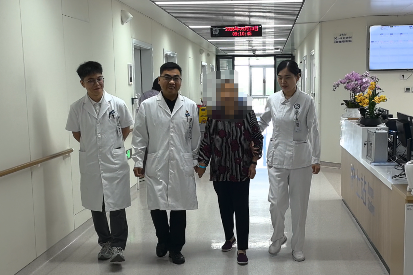 高龄老人胆结石合并胆总管结石,我院多学科协作完成微创取石