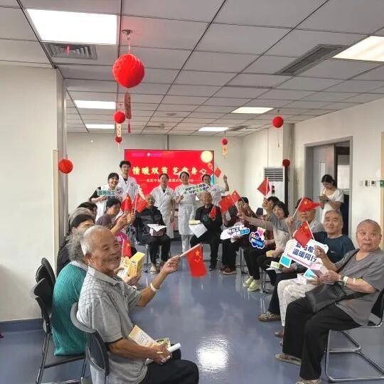 【“艺”起度佳节 银龄享安康】市中心医院艺术疗愈赋能老年慢病管理