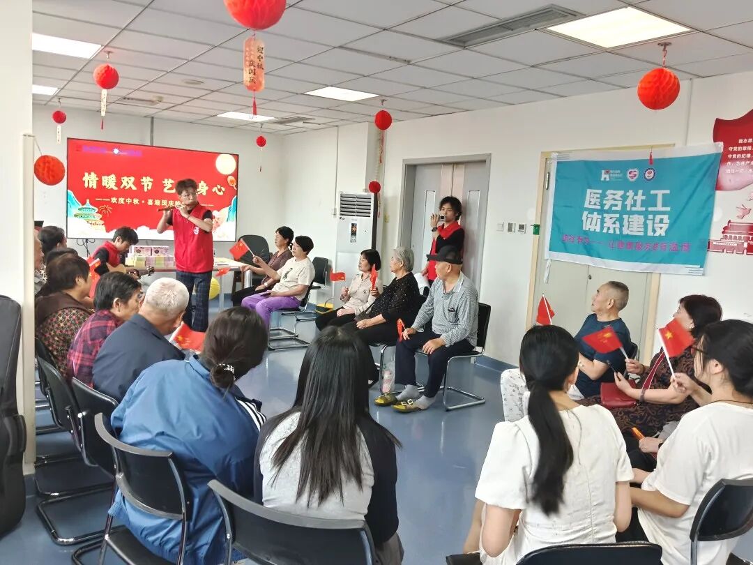 【“艺”起度佳节 银龄享安康】市中心医院艺术疗愈赋能老年慢病管理