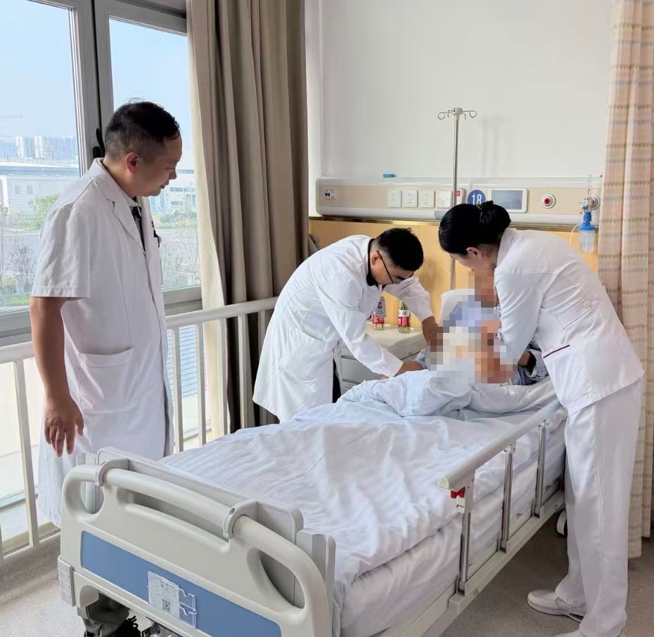高龄老人胆结石合并胆总管结石,我院多学科协作完成微创取石