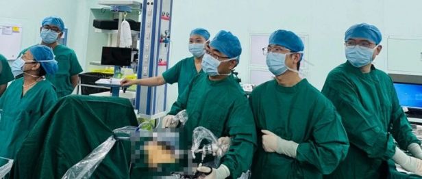 高龄老人胆结石合并胆总管结石，我院多学科协作完成微创取石