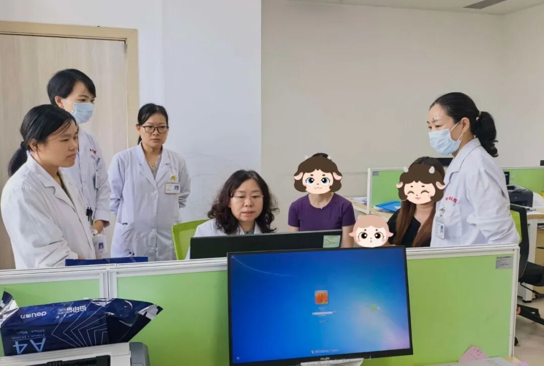 绝经后出血腹如孕 5 月!韶妇幼首例单孔腹腔镜子宫内膜癌高难度全面分期手术成功→