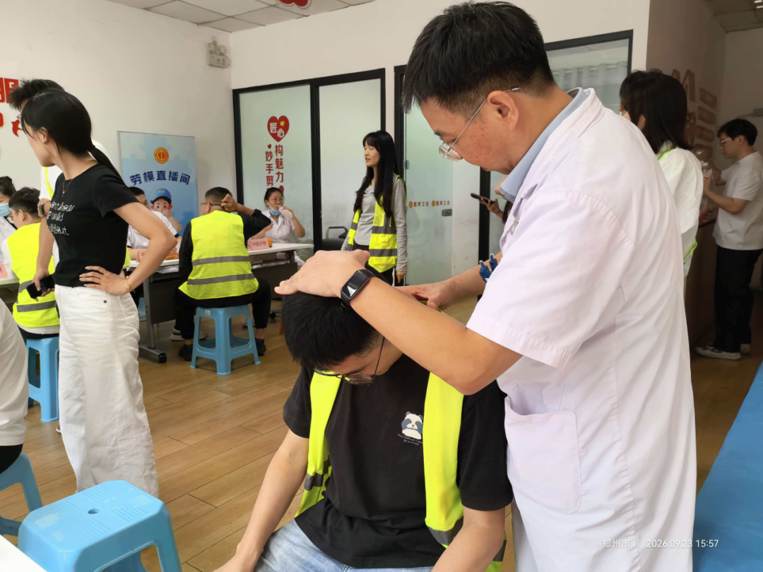 服务职工450余人次 !我院“郭永昌劳模医疗团队”走进企业一线开展“劳模助企行”系列义诊活动