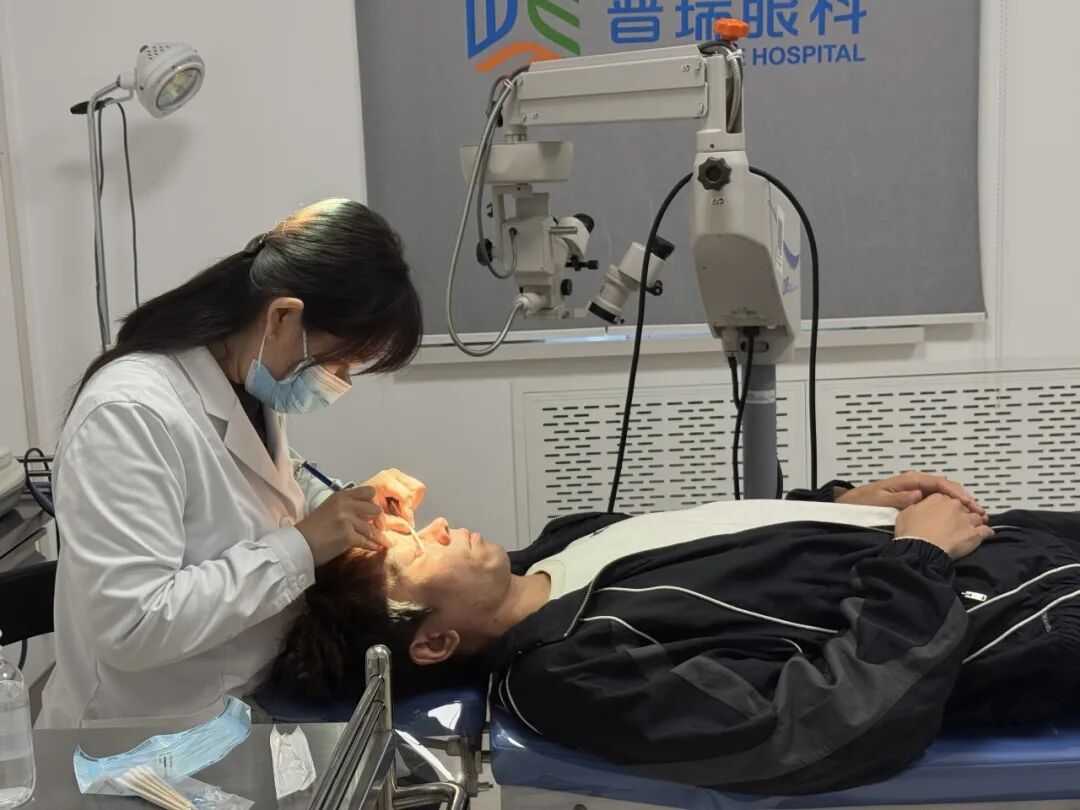 睡前刷手机能放松?眼睛:我不同意,睡眠也不同意