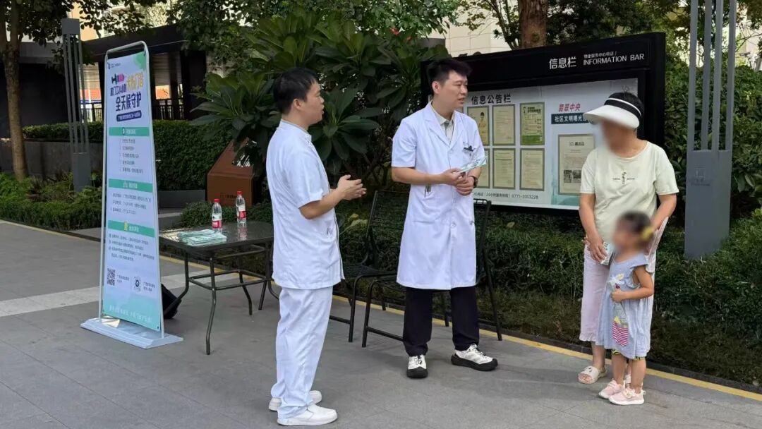 广西自贸区医院急诊科走进悦年华社区开展狂犬病专项科普