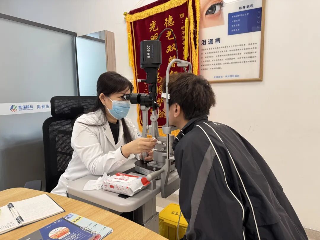 睡前刷手机能放松？眼睛：我不同意，睡眠也不同意
