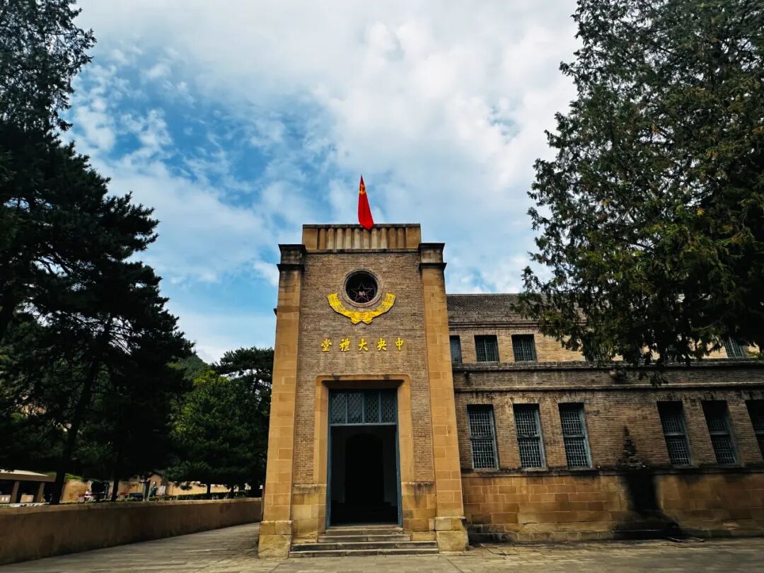 光影献礼迎华诞 惠民服务暖人心——我院开展国庆主题活动