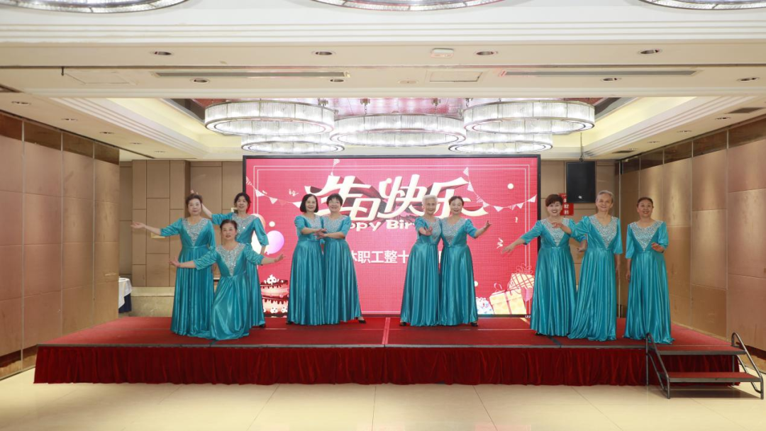 情暖夕阳红 共庆整十寿 ——湖北省第三人民医院举办离退休职工整十岁集体生日会
