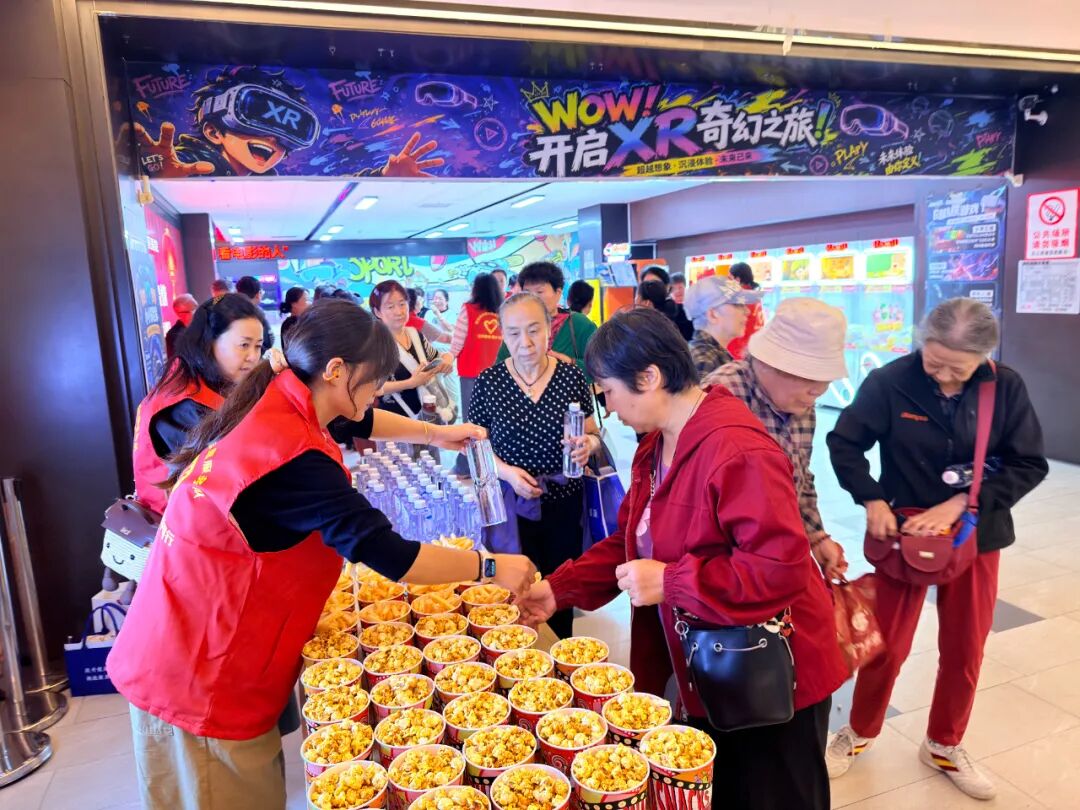 光影寄温情 敬老暖重阳——西安市中医医院开展“我们的节日·重阳”观影活动