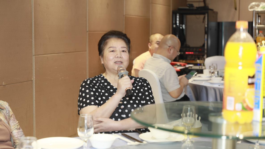 情暖夕阳红 共庆整十寿 ——湖北省第三人民医院举办离退休职工整十岁集体生日会