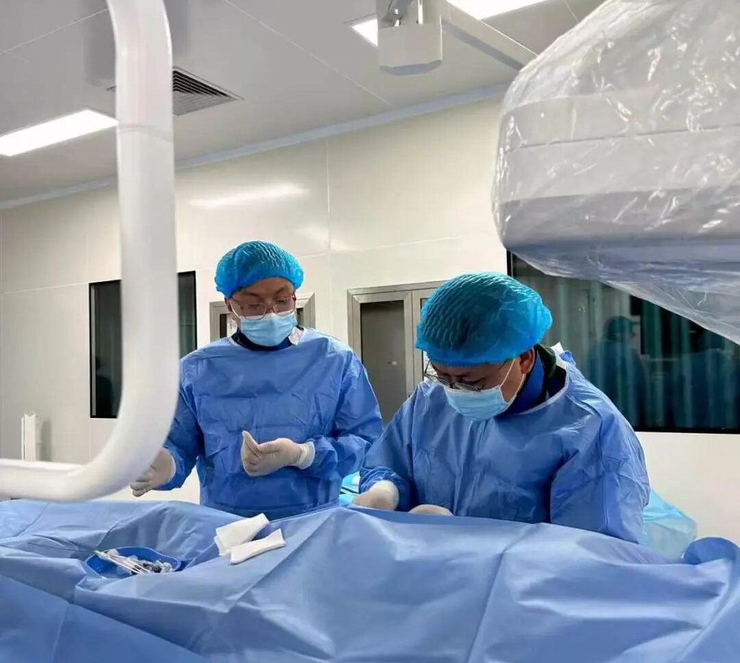 生死竞速 1 小时 20 分,他们攻克了「最难啃的血管」