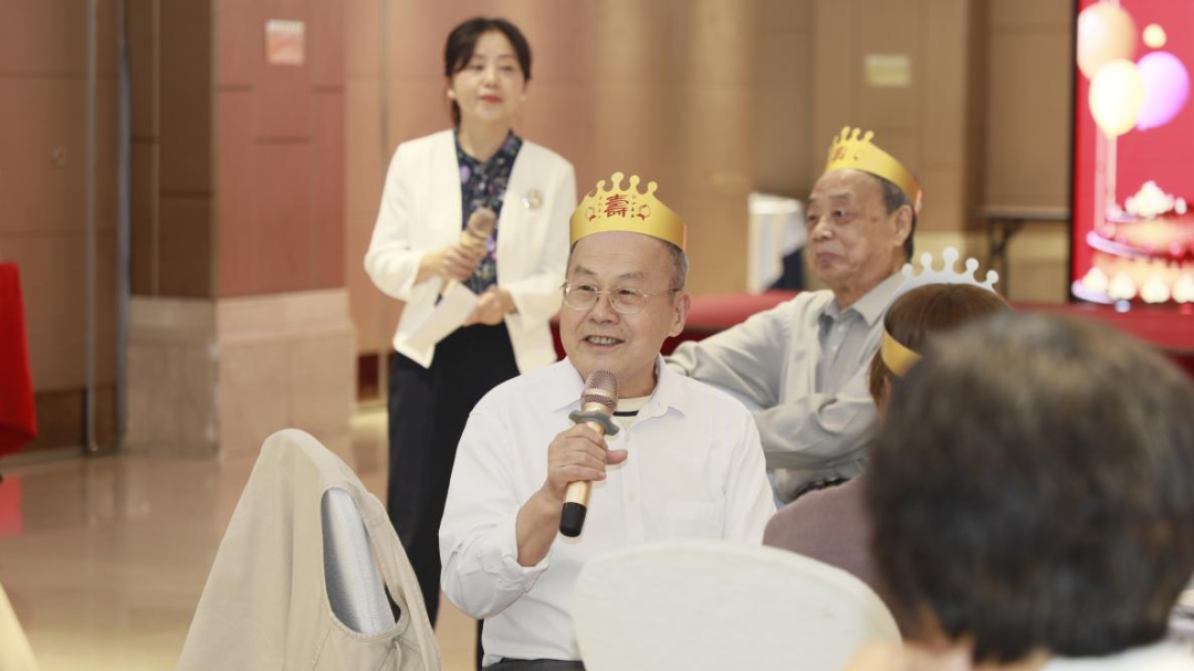 情暖夕阳红 共庆整十寿 ——湖北省第三人民医院举办离退休职工整十岁集体生日会