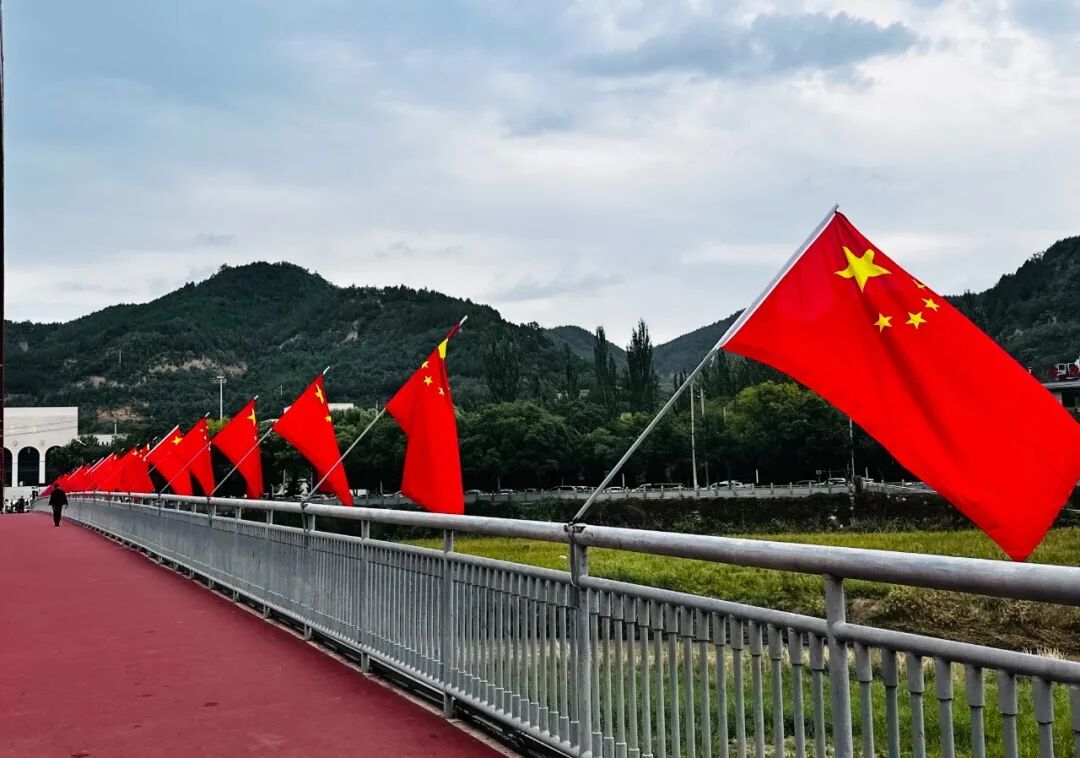 光影献礼迎华诞 惠民服务暖人心——我院开展国庆主题活动