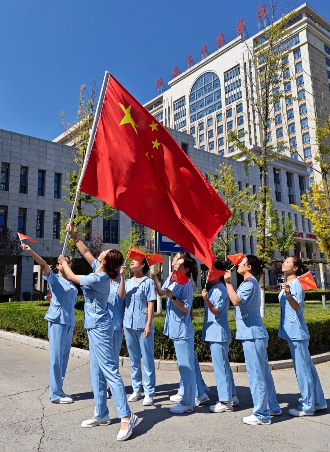 光影献礼迎华诞 惠民服务暖人心——我院开展国庆主题活动