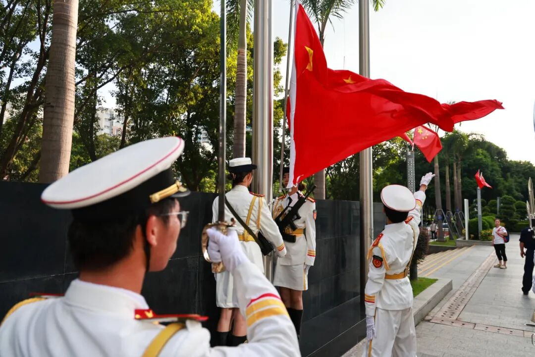 铭记英烈迎华诞,强院有我践初心!
