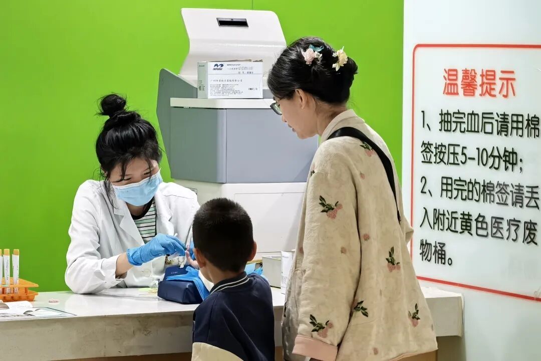 国庆特辑｜翻开“我们”的朋友圈故事