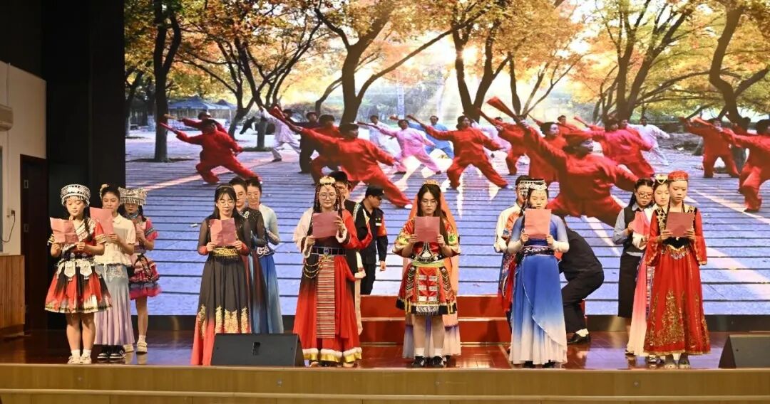 石榴花开聚医心 红歌嘹亮映初心 华润武钢总医院以团结之声献礼祖国77周年华诞