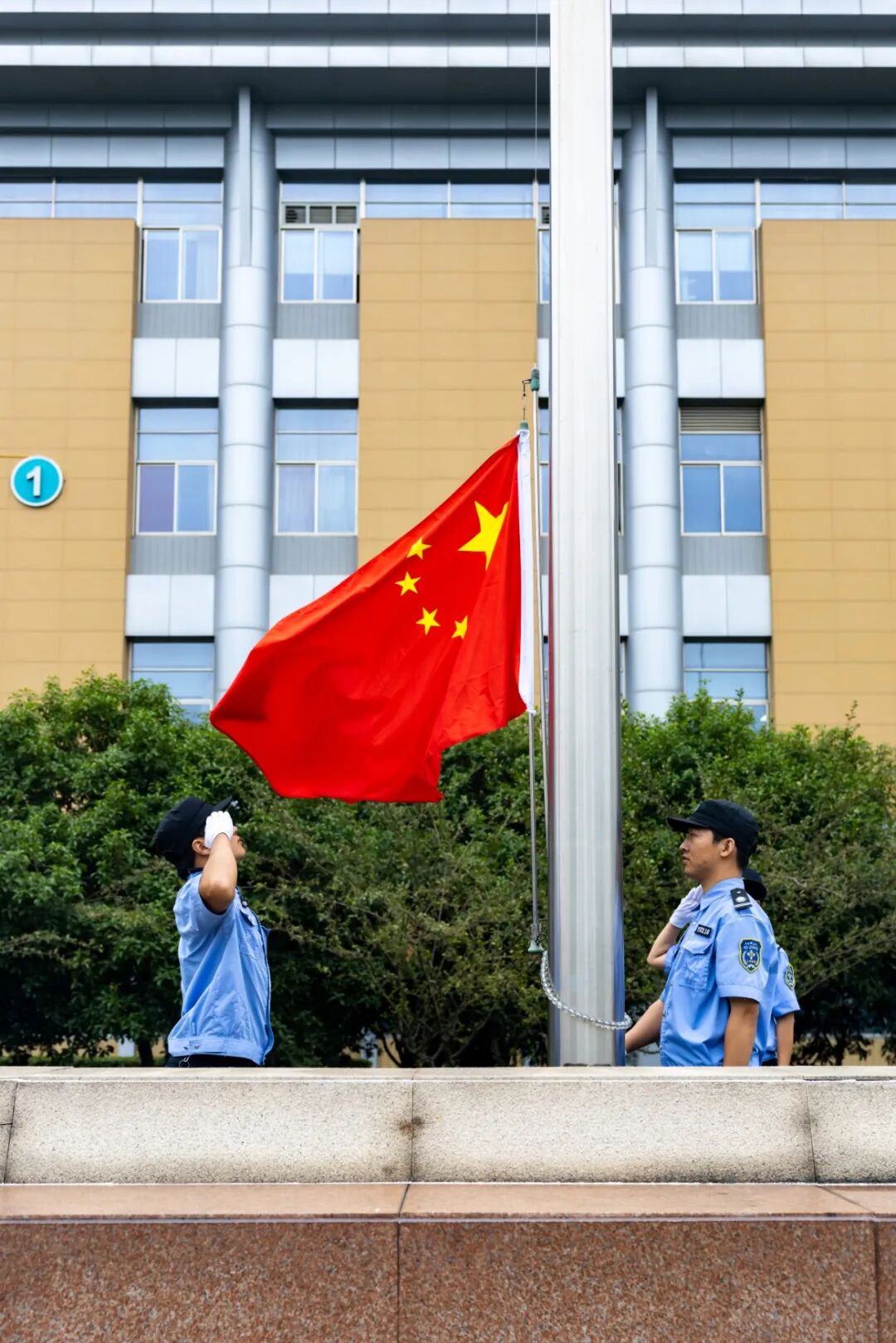 国庆 | 以坚守，致敬祖国母亲