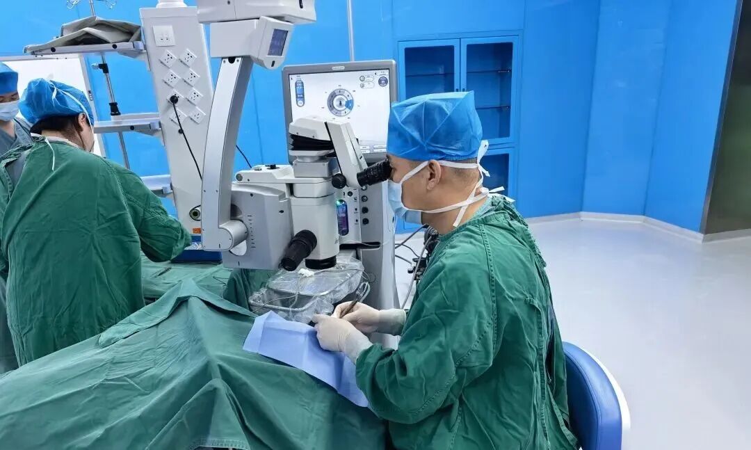 精细缝合修复眼睑裂伤|国文医院眼科精准施治,守护患者眼部健康