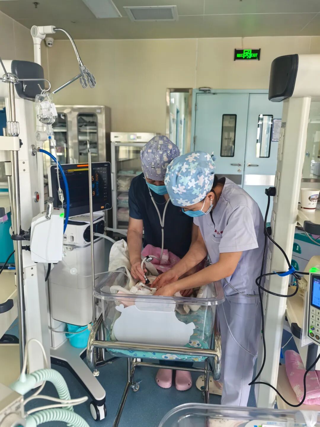 【国庆我在岗 白衣守平安】延安中医人这样过佳节！
