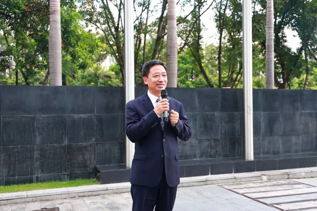 铭记英烈迎华诞,强院有我践初心!