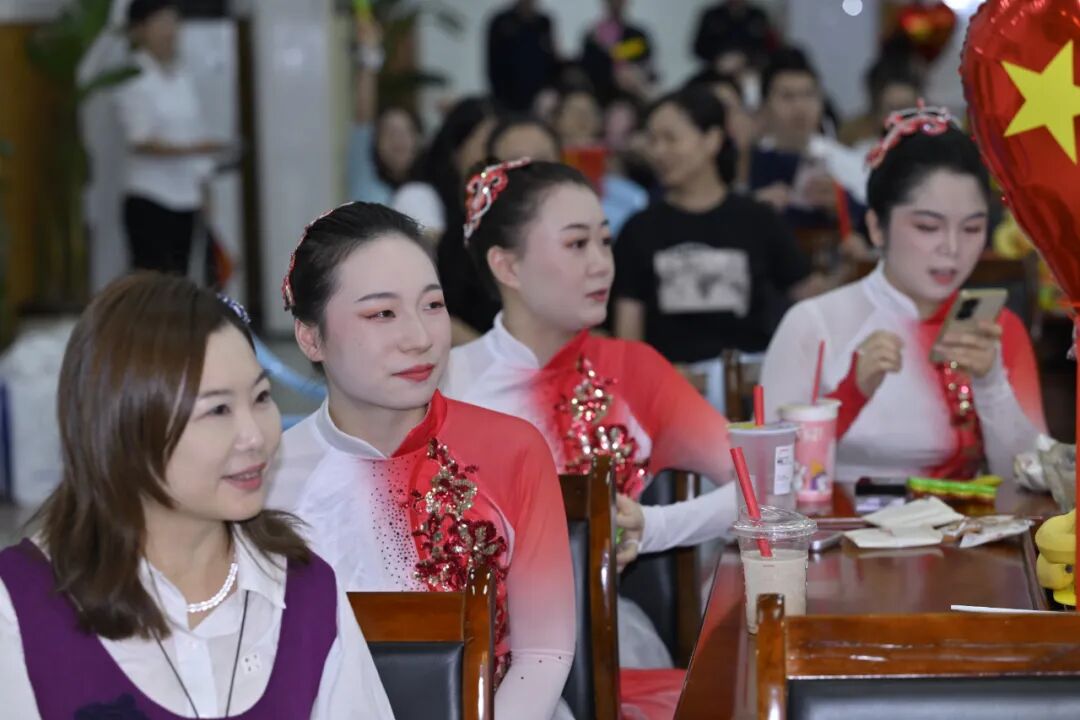 石榴花开聚医心 红歌嘹亮映初心 华润武钢总医院以团结之声献礼祖国77周年华诞