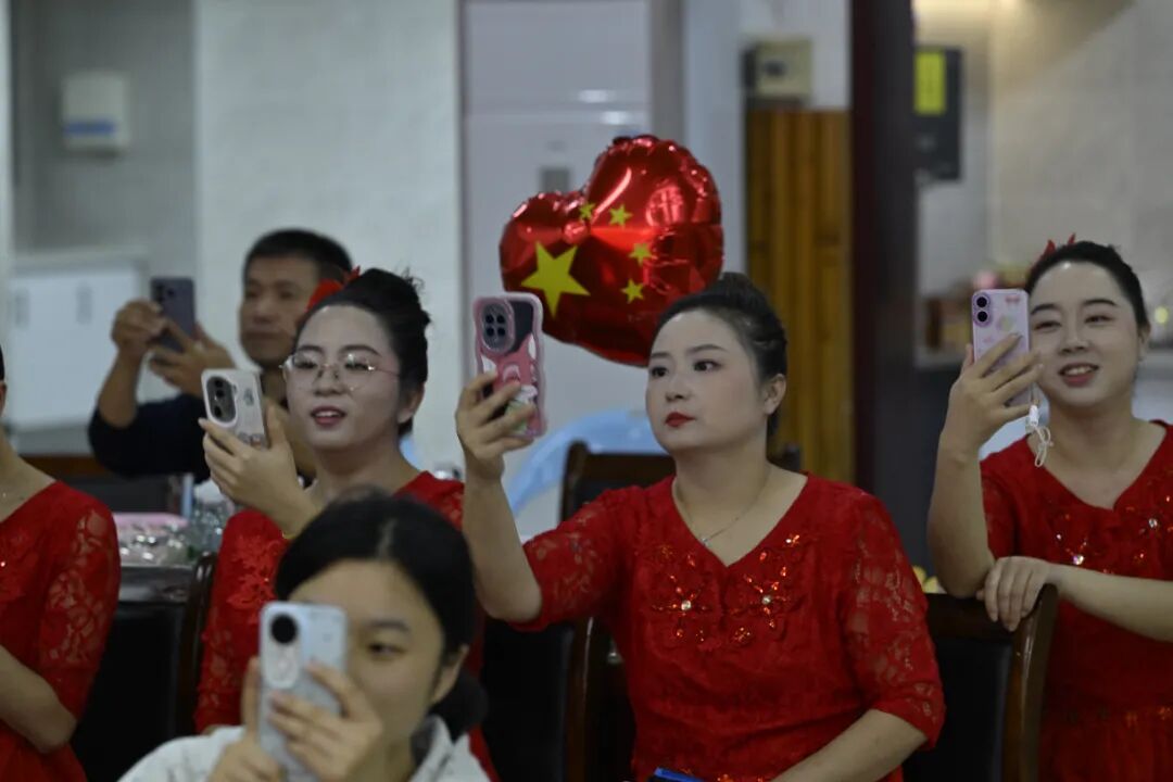 石榴花开聚医心 红歌嘹亮映初心 华润武钢总医院以团结之声献礼祖国77周年华诞