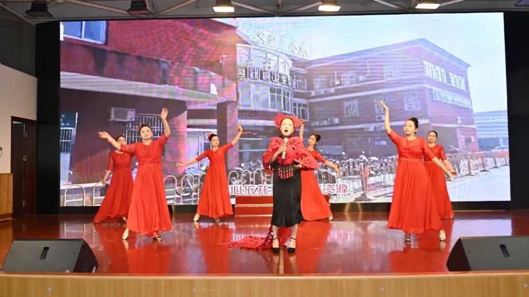 石榴花开聚医心 红歌嘹亮映初心 华润武钢总医院以团结之声献礼祖国77周年华诞