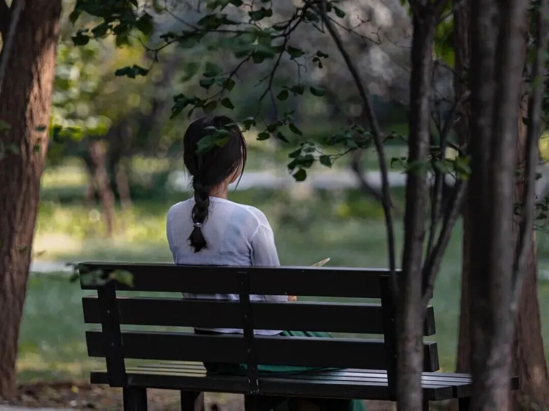 为什么一到秋天“出门欲”就来了?研究:多接触自然,血压、睡眠都变好