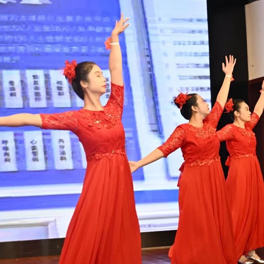 石榴花开聚医心 红歌嘹亮映初心 华润武钢总医院以团结之声献礼祖国77周年华诞