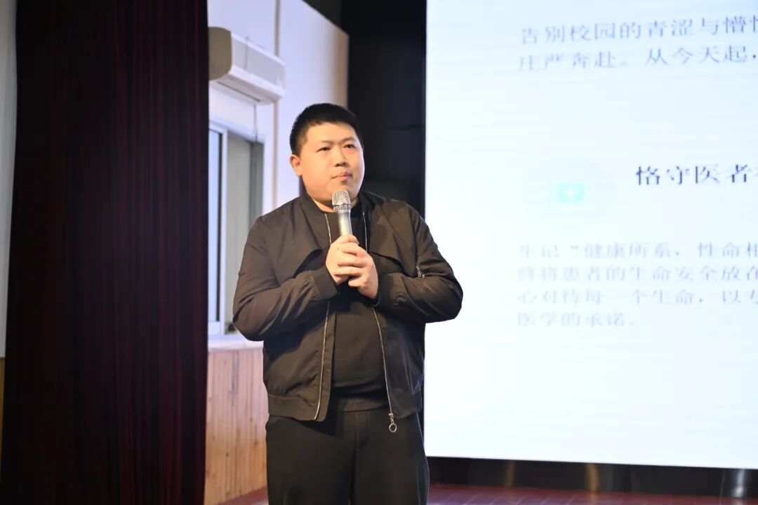 石榴花开聚医心 红歌嘹亮映初心 华润武钢总医院以团结之声献礼祖国77周年华诞