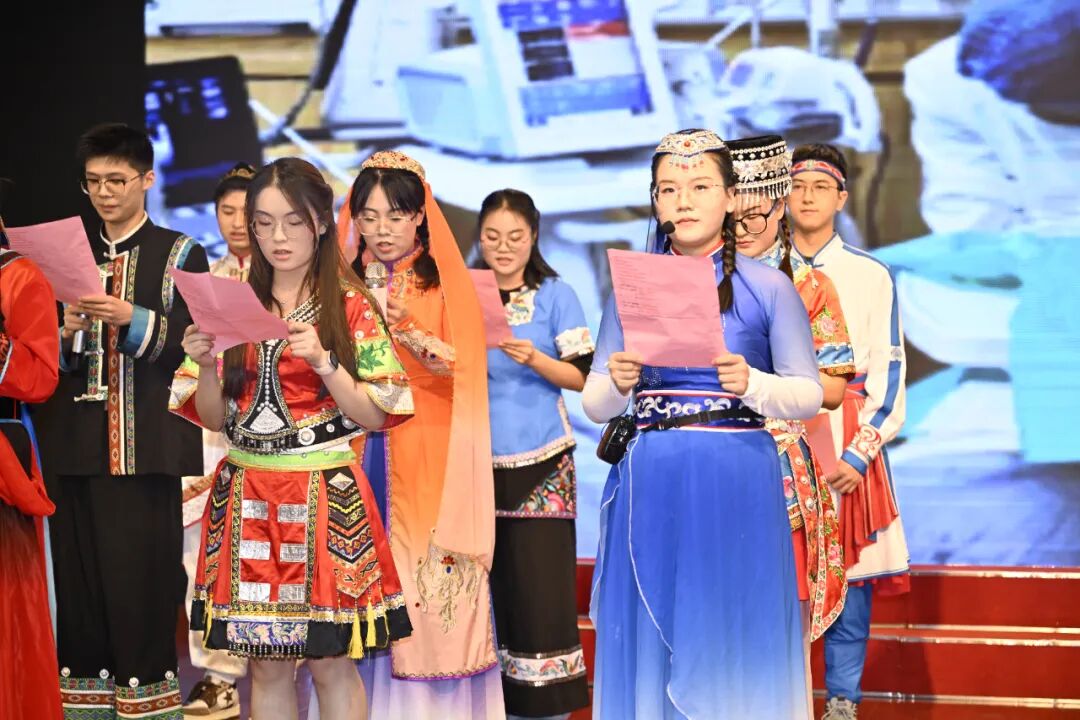 石榴花开聚医心 红歌嘹亮映初心 华润武钢总医院以团结之声献礼祖国77周年华诞