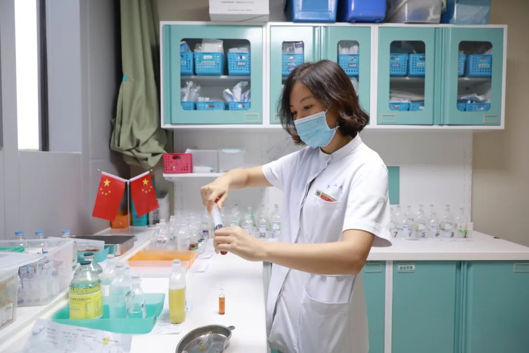 礼赞祖国77华诞 | 爱我中华，医者初心贺国庆