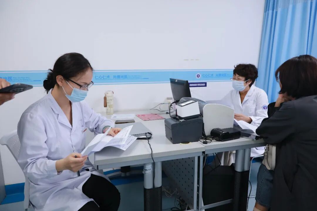 礼赞祖国77华诞 | 爱我中华，医者初心贺国庆