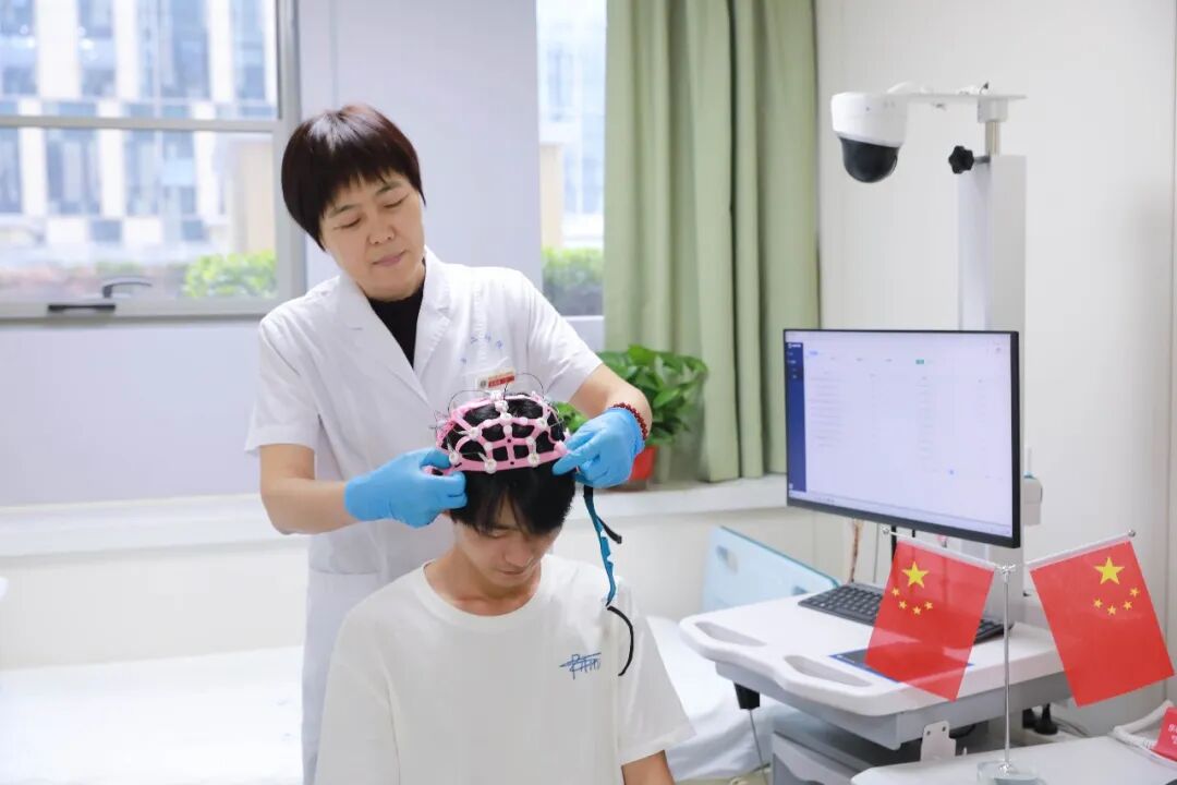 礼赞祖国77华诞 | 爱我中华，医者初心贺国庆