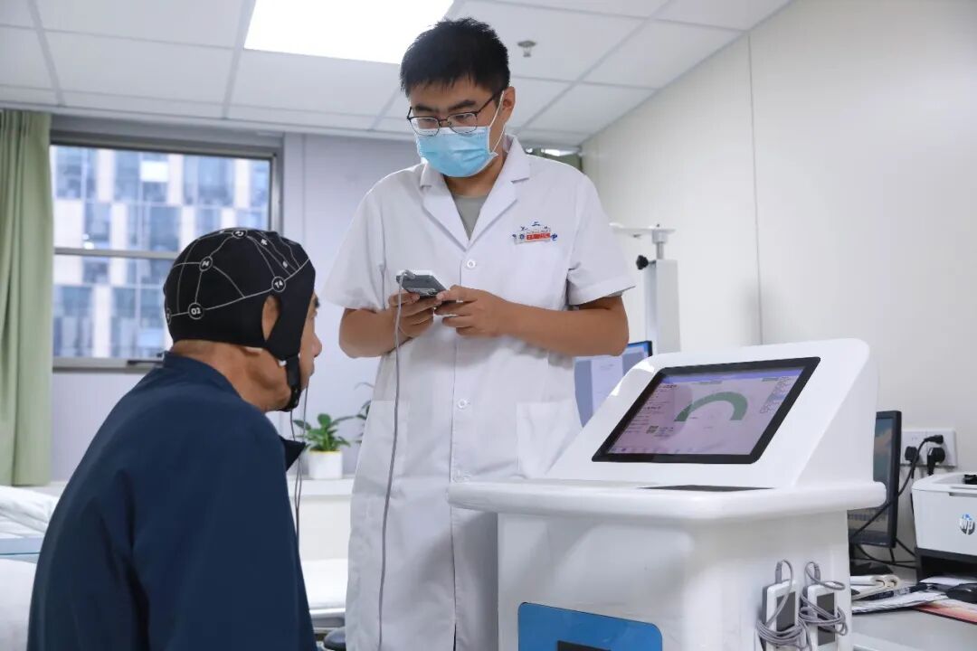 礼赞祖国77华诞 | 爱我中华，医者初心贺国庆