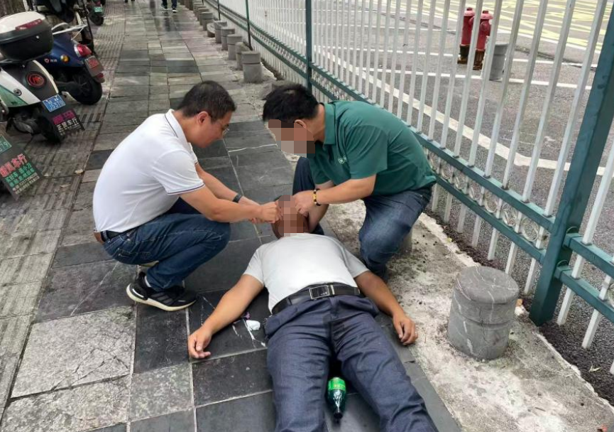 点赞！桂林医科大学一附院李志敏医生街头上演生命救援