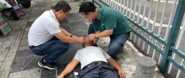 点赞！桂林医科大学一附院李志敏医生街头上演生命救援
