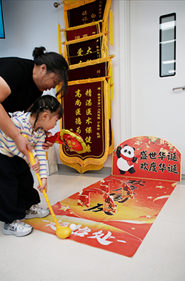 童心迎华诞 暖护伴同行——淮安市一院团委开展国庆主题志愿活动