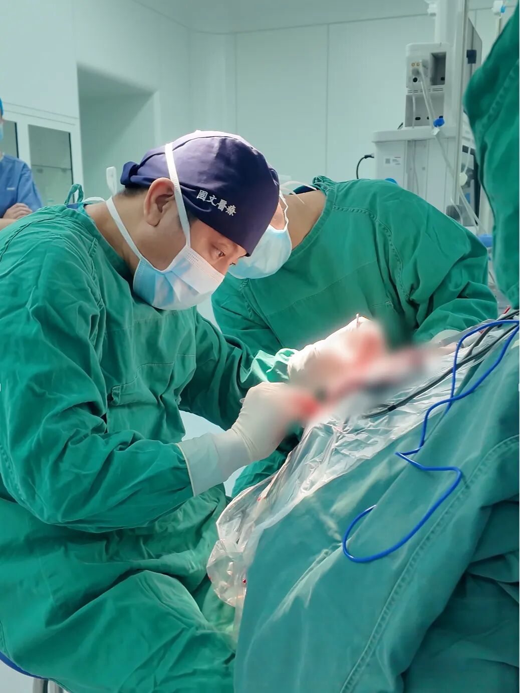 吉林省首例！术后颅骨缺失患者在长春国文医院神经外科完成 4D 「鸟巢」 仿生骨颅骨重建