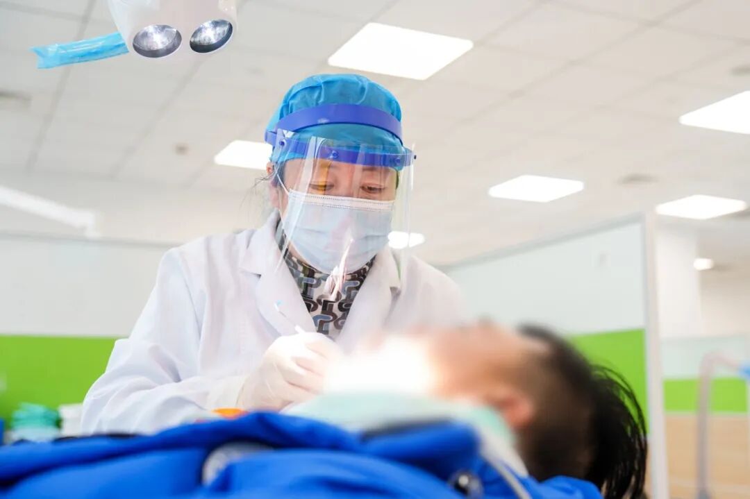 糖友牙龈老出血?当心牙周病拖累血糖