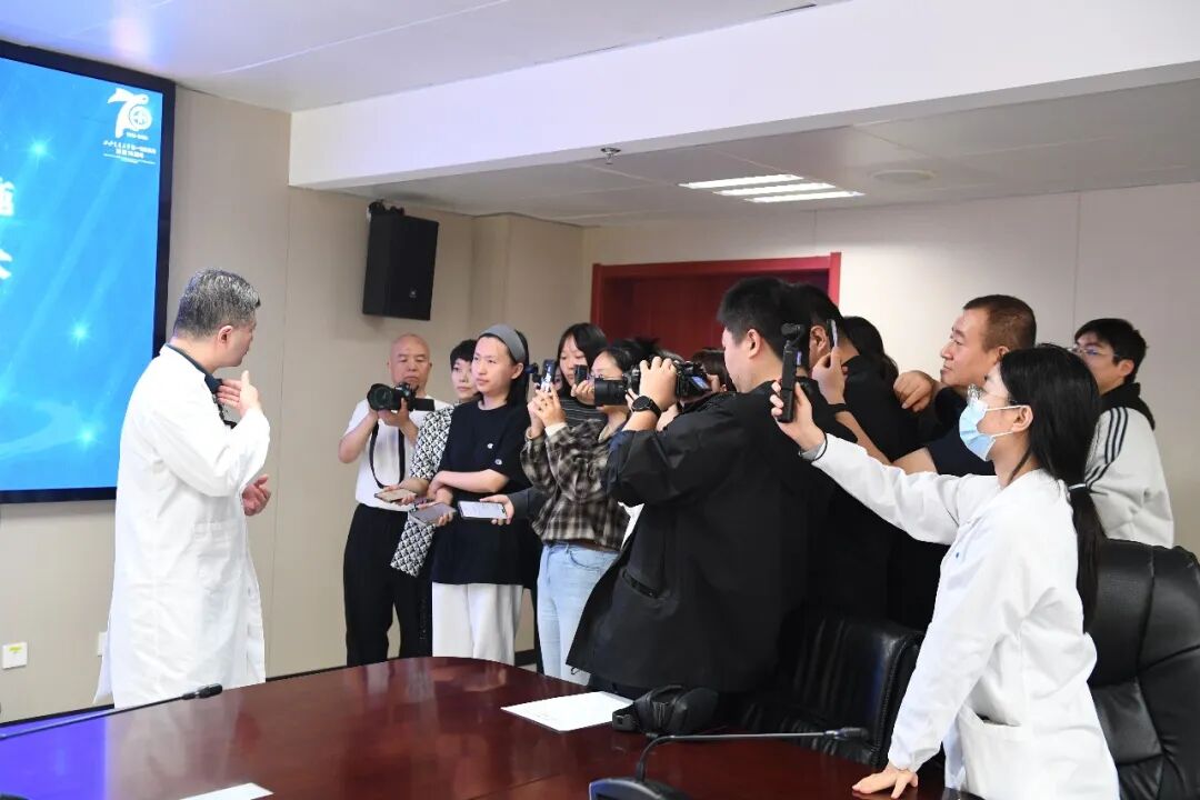 【交医精术】“不开胸”换心脏 西安交大一附院成功实施机器人微创心脏移植手术