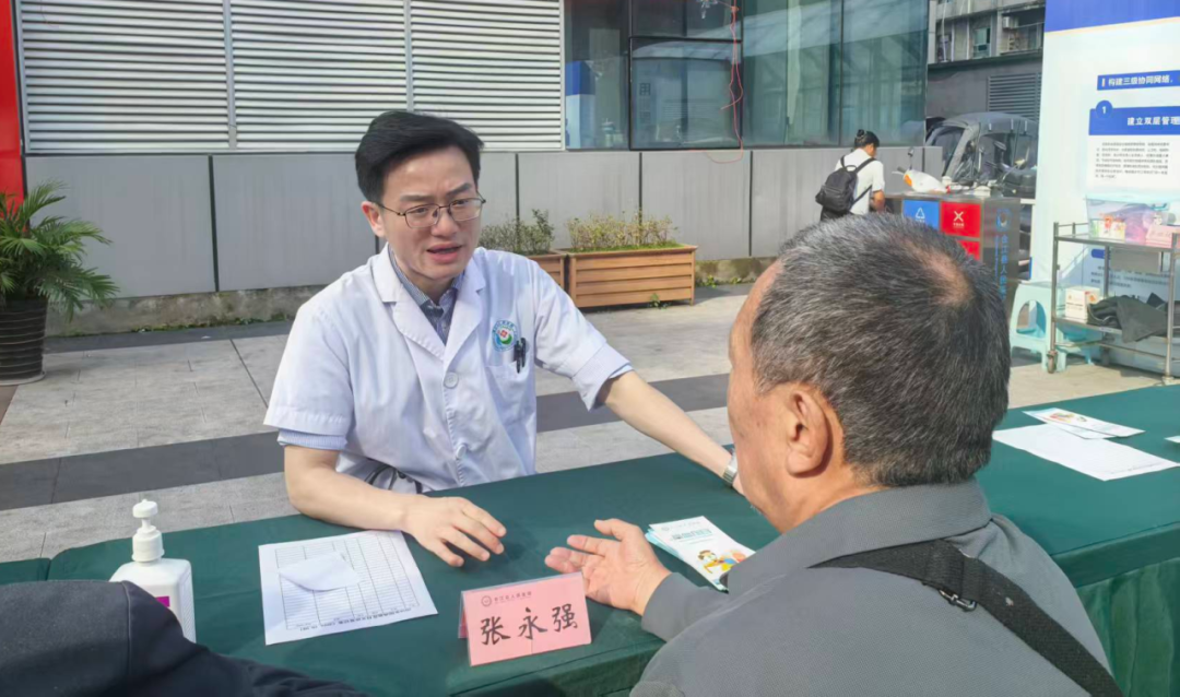 【人医动态】管好血压 控好糖脂——我院开展全国高血压日义诊活动