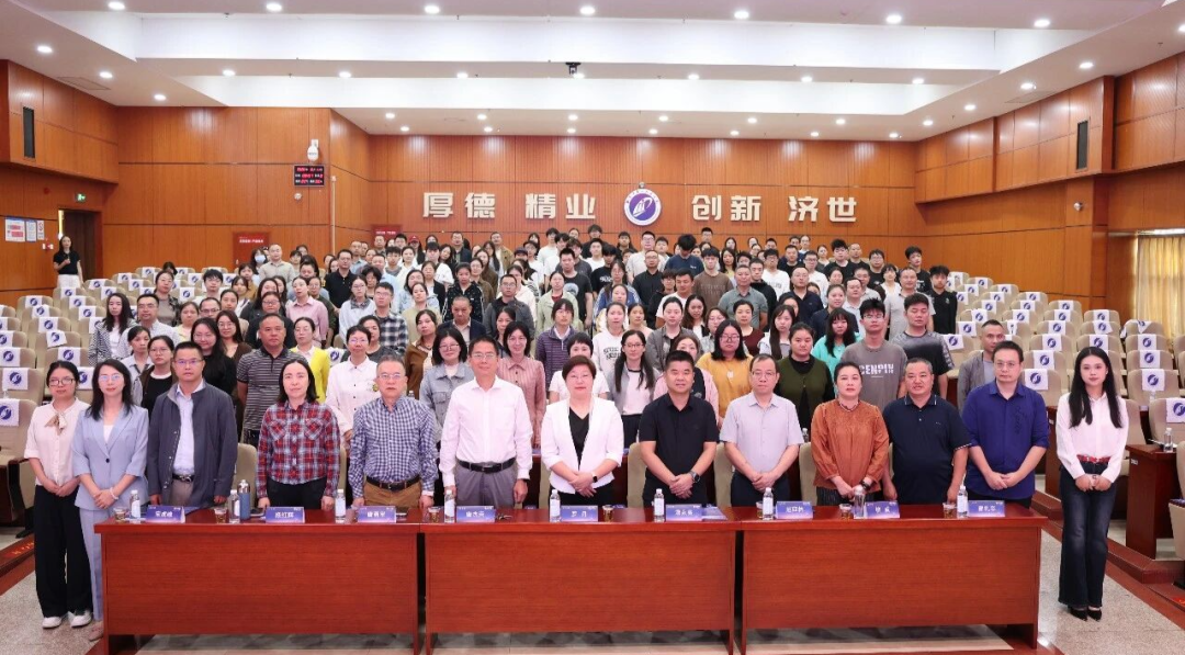 【学术前沿】“繁星”赋能基层,指南守护呼吸——“繁星计划”湖南·湘潭站巡讲在我院顺利举行