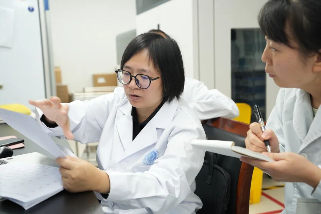 金堂县第一人民医院实验医学科顺利通过ISO15189质量管理体系现场复评，输血科、病理科成功扩项