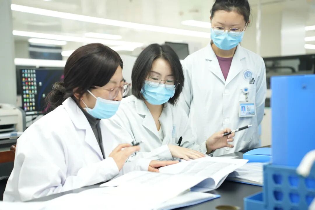 金堂县第一人民医院实验医学科顺利通过ISO15189质量管理体系现场复评，输血科、病理科成功扩项