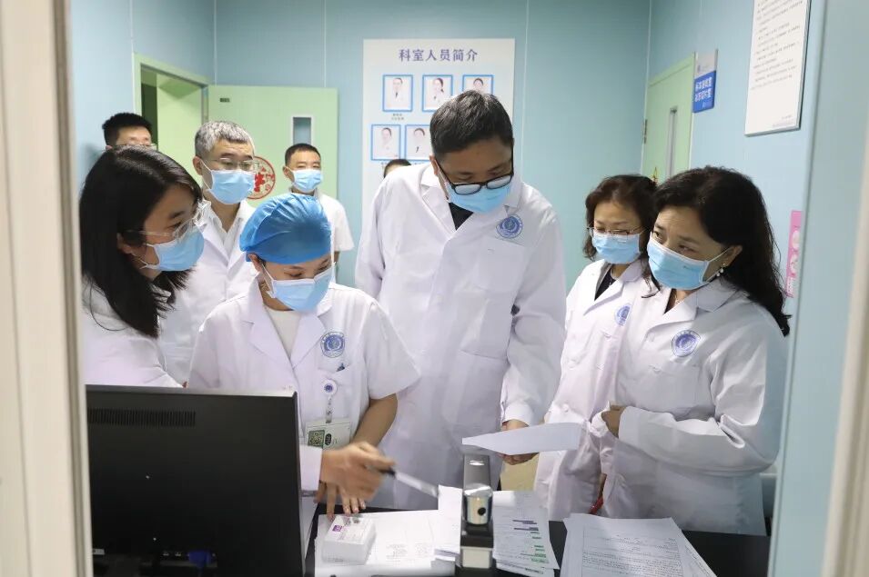 金堂县第一人民医院实验医学科顺利通过ISO15189质量管理体系现场复评，输血科、病理科成功扩项